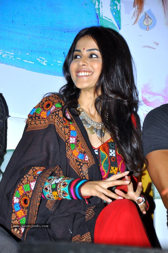 Genelia Latest Stills - 6 / 42 photos