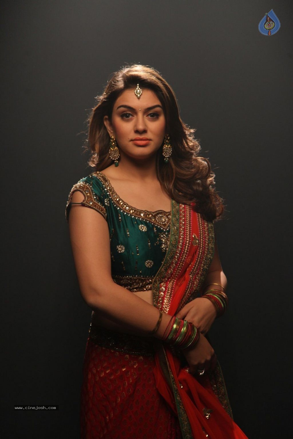 Hansika New Pics - 6 / 28 photos