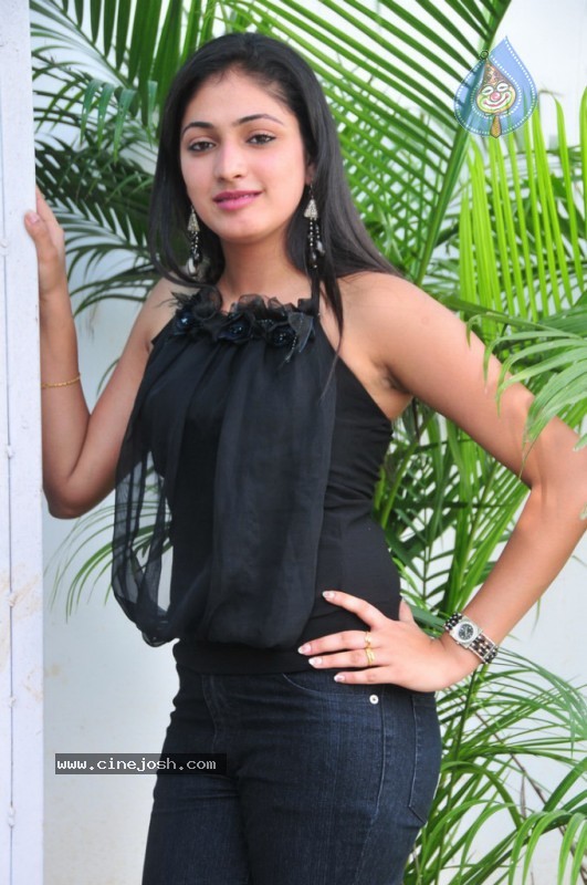 Haripriya Gallery - 20 / 51 photos