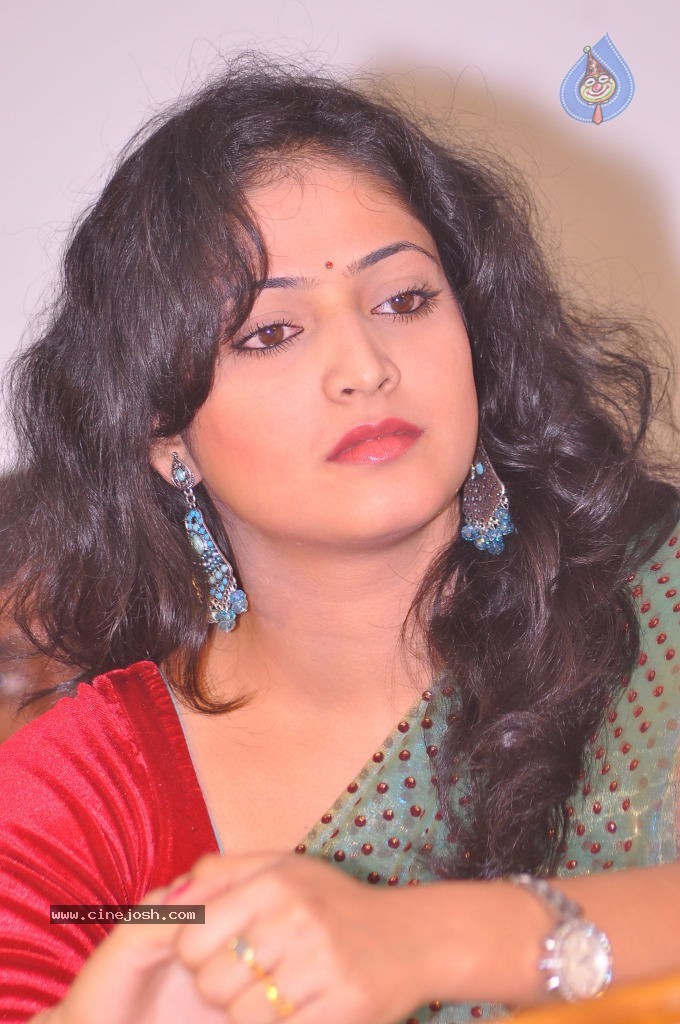 Haripriya Latest Stills - 20 / 85 photos