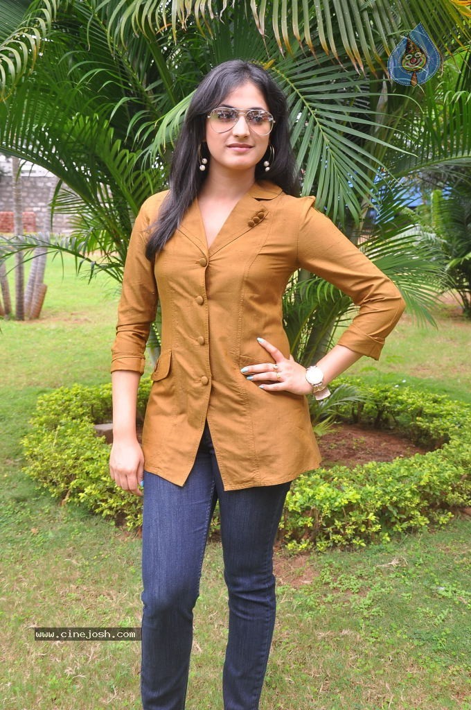 Haripriya Latest Stills - 3 / 104 photos