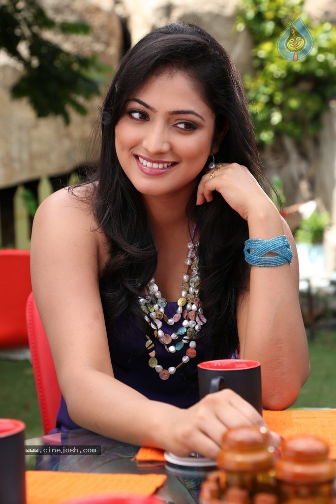 Haripriya New Pics - 5 / 77 photos