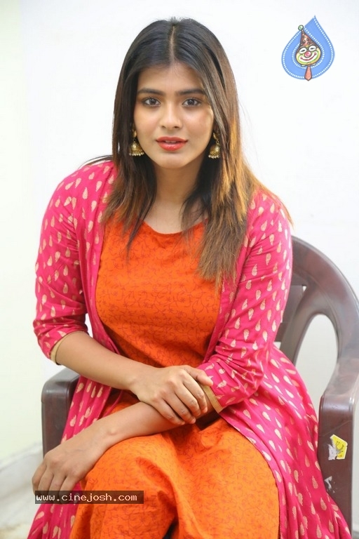 Hebah Patel Interview Photos - 17 / 17 photos