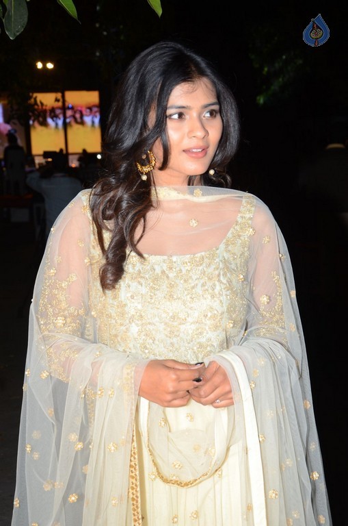 Hebah Patel Latest Pics - 17 / 30 photos