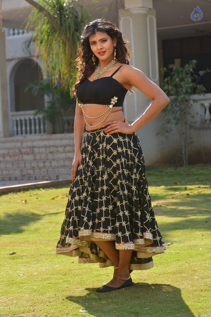 Hebah Patel New Gallery - 9 / 62 photos