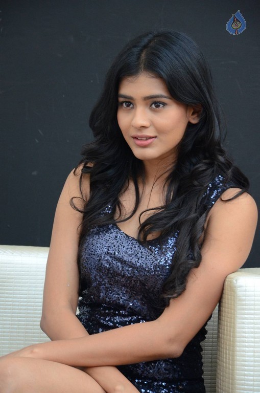 Hebah Patel New Photos - 12 / 42 photos