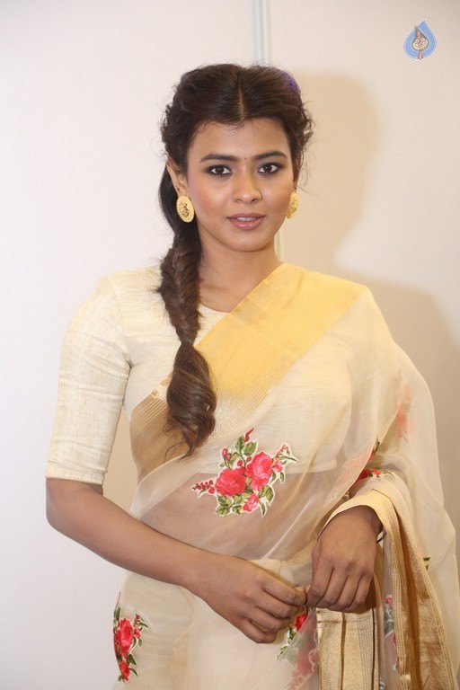 Hebah Patel Photos - 3 / 21 photos