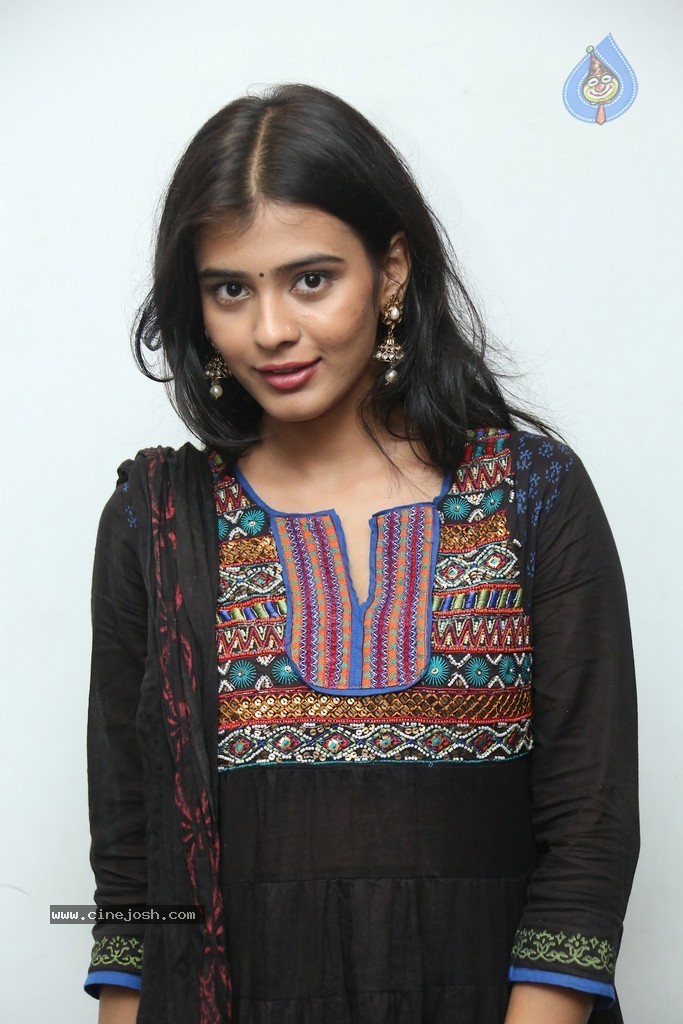 Hebha Patel Stills - 20 / 55 photos