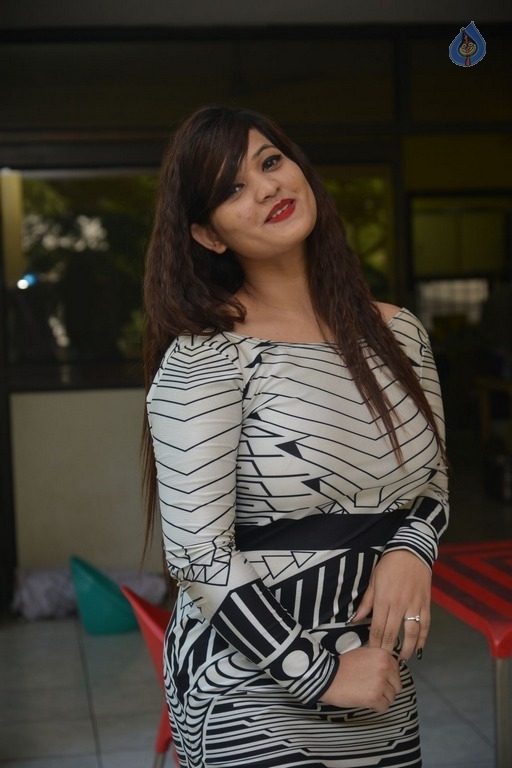 Himani Latest Photos - 15 / 38 photos