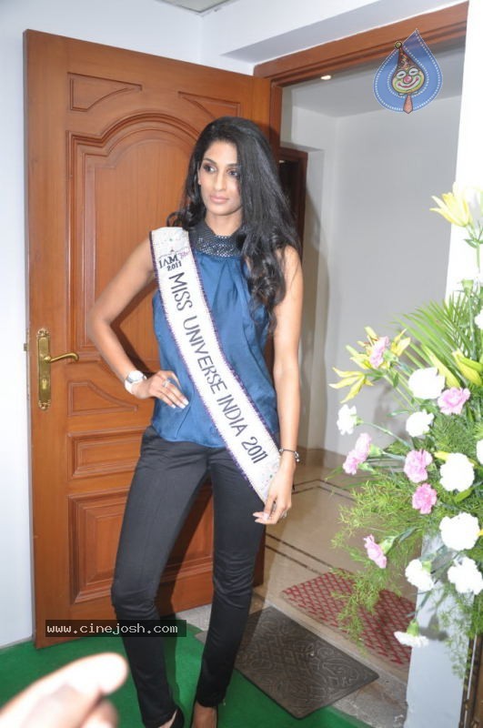 I AM SHE Miss Universe Vasuki Photos - 18 / 33 photos