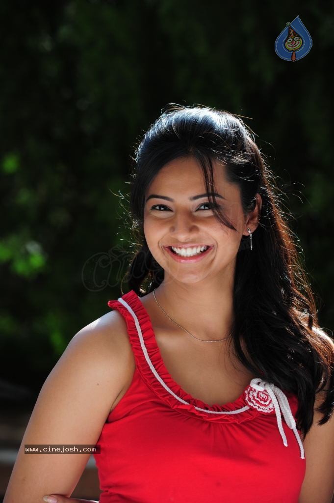 Isha Chawla Cute Photos - 28 / 86 photos