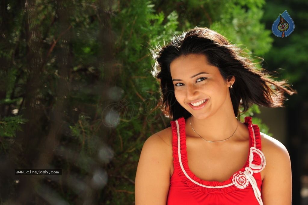 Isha Chawla Cute Photos - 48 / 86 photos