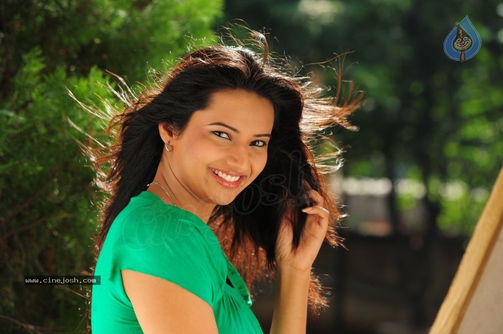 Isha Chawla New Photos - 11 / 75 photos