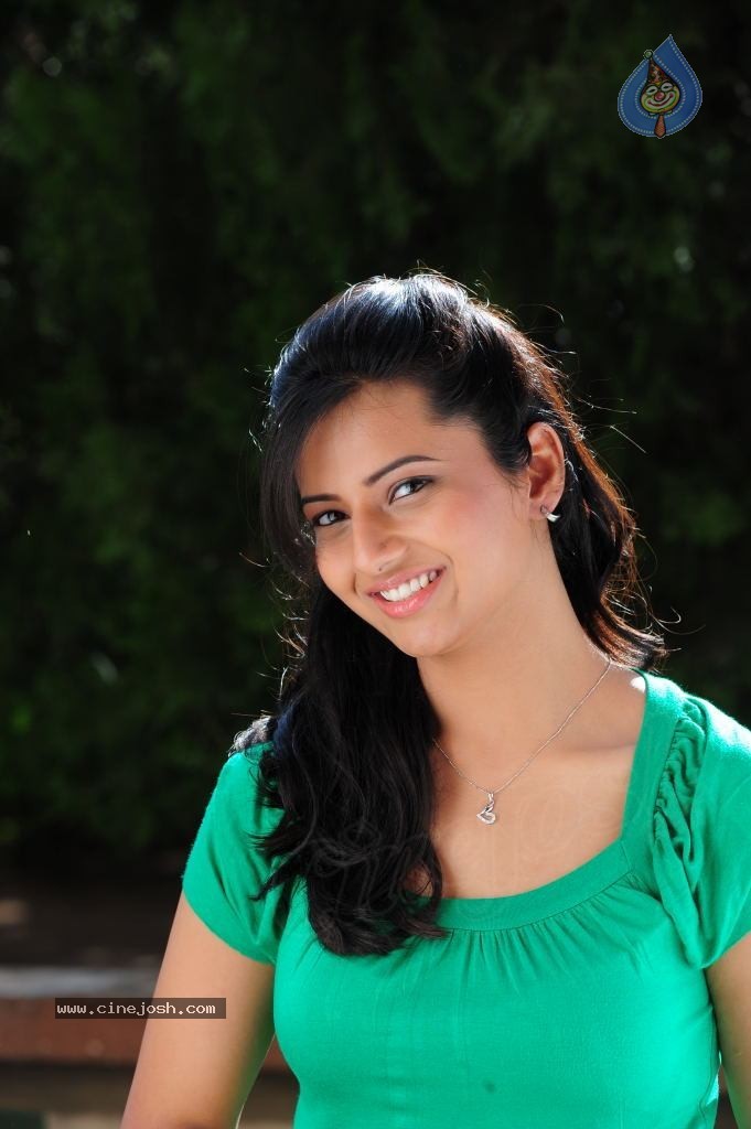 Isha Chawla New Photos - 15 / 75 photos