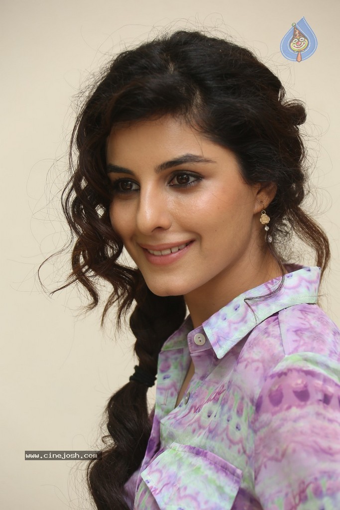 Isha Talwar New Pics - 10 / 86 photos