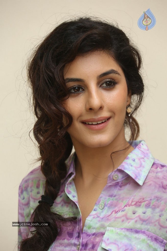 Isha Talwar New Pics - 18 / 86 photos