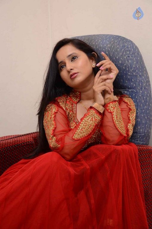 Ishika Singh Latest Photos - 14 / 33 photos