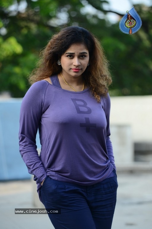 Jayathi New Stills - 11 / 21 photos