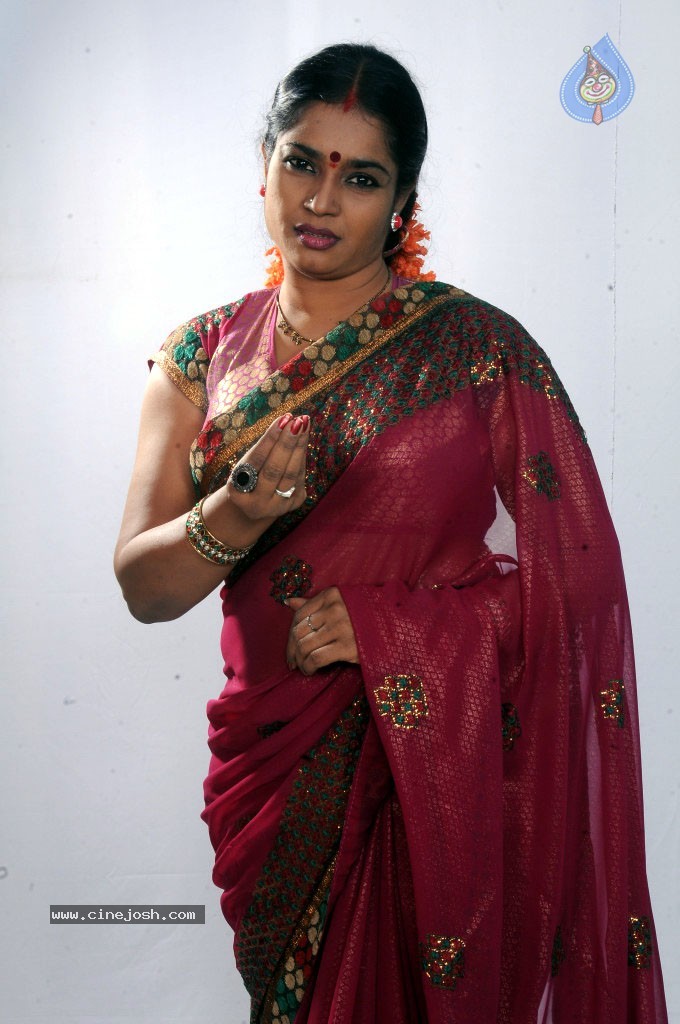 Jayavani New Stills - 21 / 29 photos