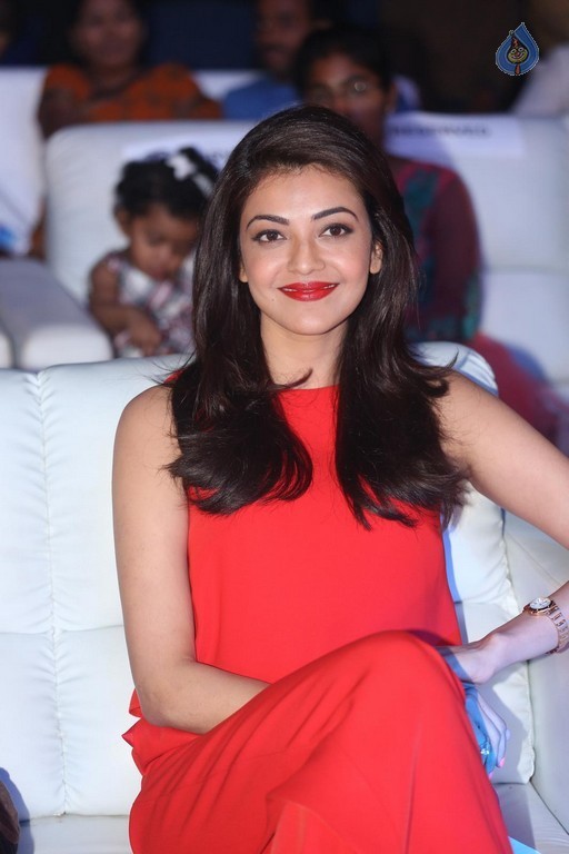 Kajal Aggarwal at Oopiri Audio Launch - 18 / 38 photos