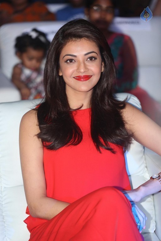 Kajal Aggarwal at Oopiri Audio Launch - 19 / 38 photos