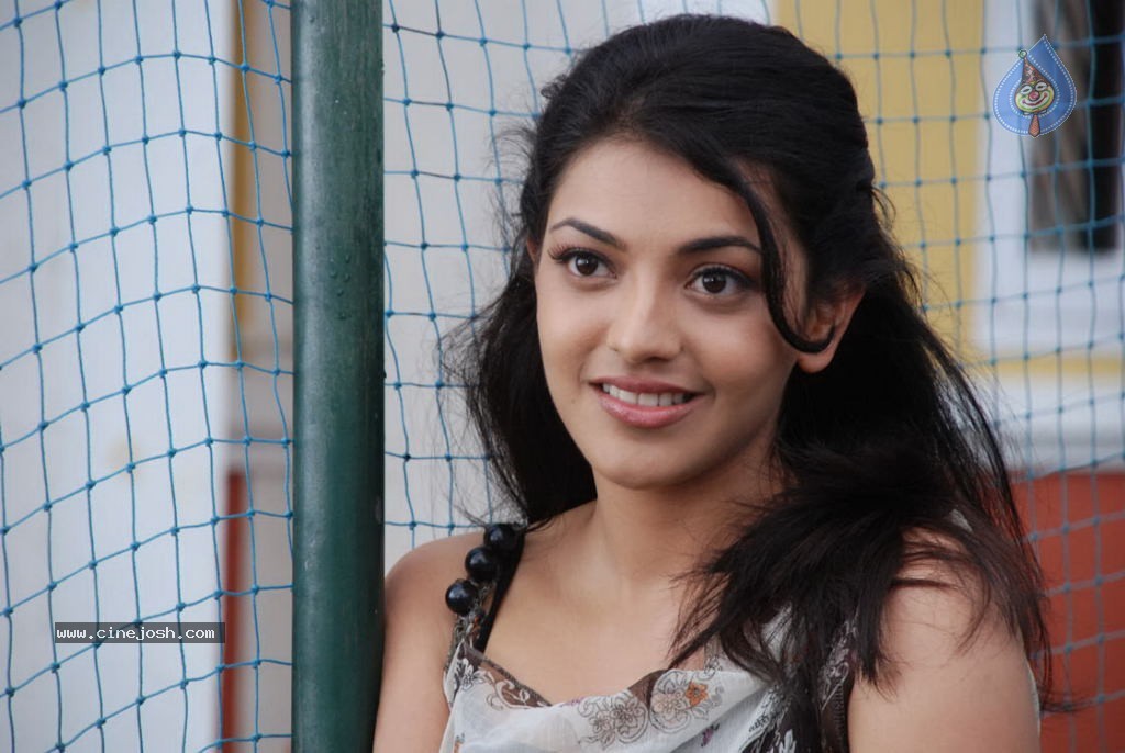 Kajal Agarwal Hot Stills - 13 / 63 photos