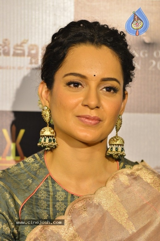 Kangana Ranaut Photos - 12 / 21 photos