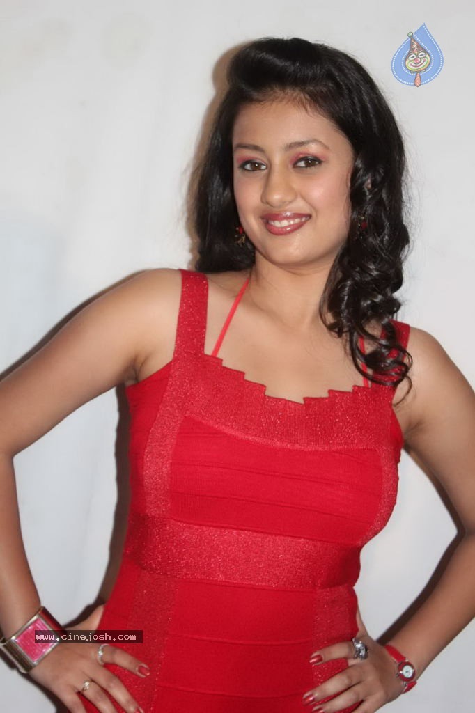 Kanika Tiwari New Stills - 1 / 17 photos