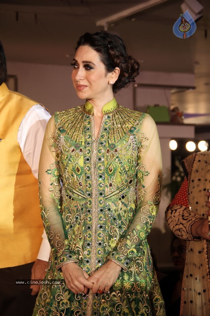 Karishma Kapoor Stills - 6 / 75 photos