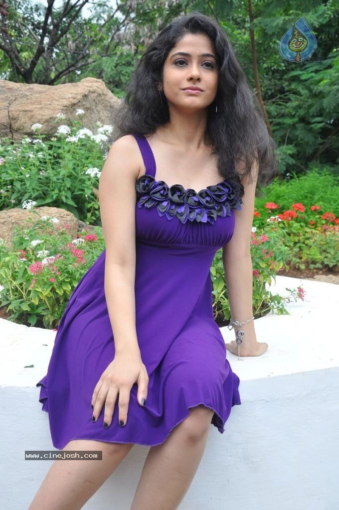 Kasmeera Hot Stills - 6 / 53 photos