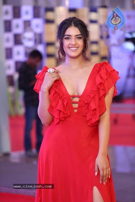Kavya Thapar at Gaana Mirchi Music Awards South 2018 - 4 / 21 photos