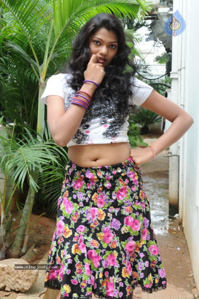 Keerthi Hot Stills - 20 / 36 photos