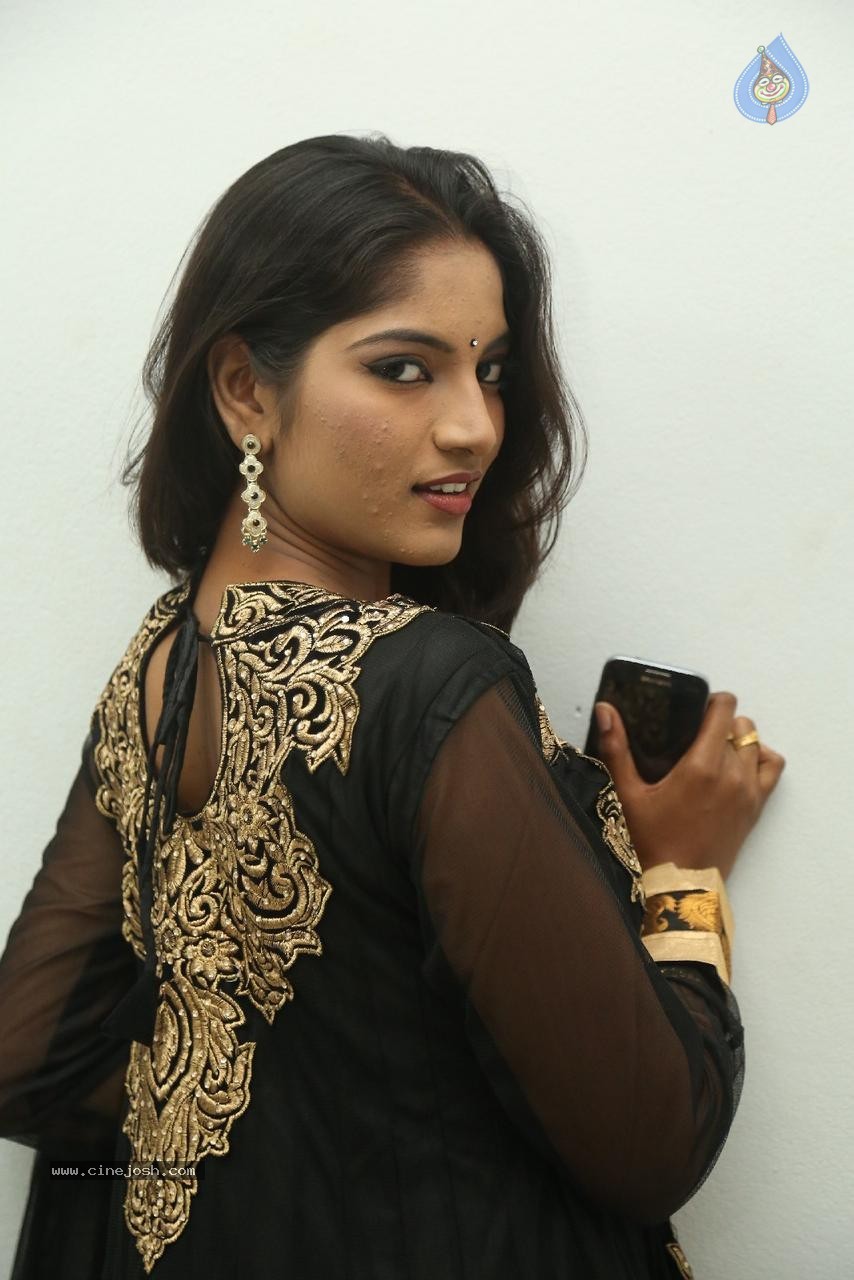 Keerthi Photos - 13 / 49 photos