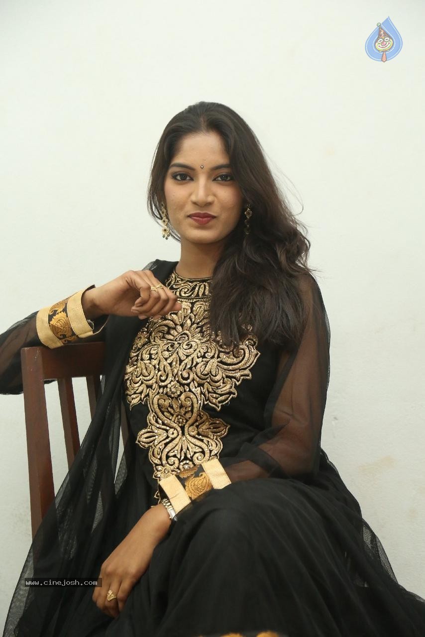 Keerthi Photos - 14 / 49 photos