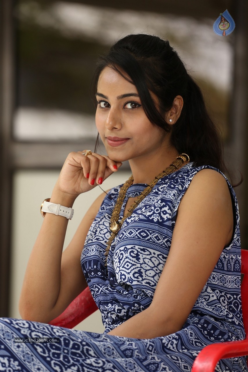 Kenisha Chandran New Stills - 17 / 42 photos