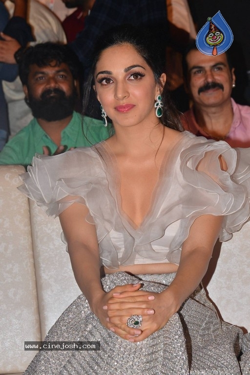 Kiara Advani at Bharat Bahiranga Sabha - 3 / 42 photos