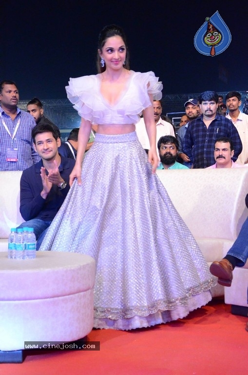 Kiara Advani at Bharat Bahiranga Sabha - 18 / 42 photos