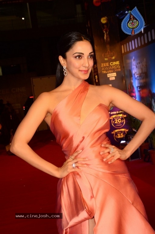 Kiara Advani at Zee Cine Awards 2018 - 4 / 21 photos