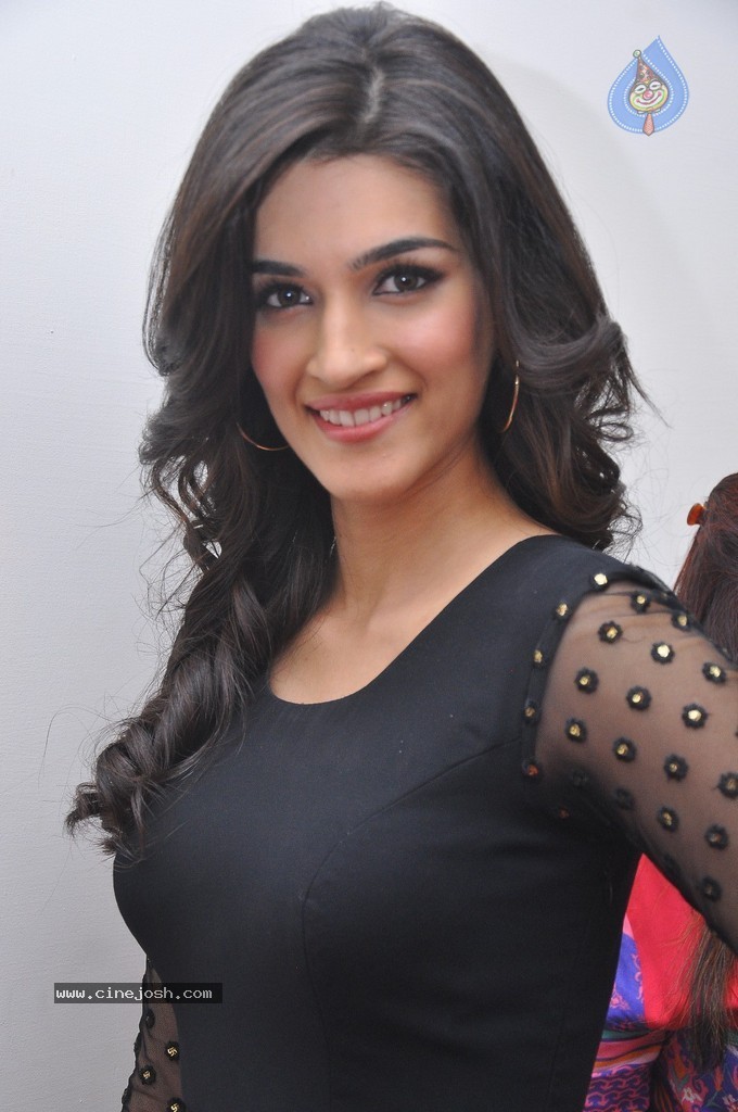 Kriti Sanon Stills - 4 / 43 photos