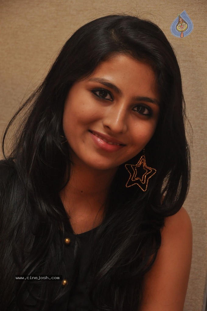 Kruthika Jayakumar Stills - 12 / 38 photos