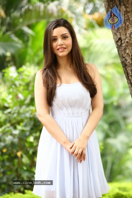 Kyra Dutt New Images - 8 / 21 photos