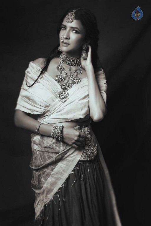Lakshmi Manchu New Photo Shoot - 6 / 12 photos