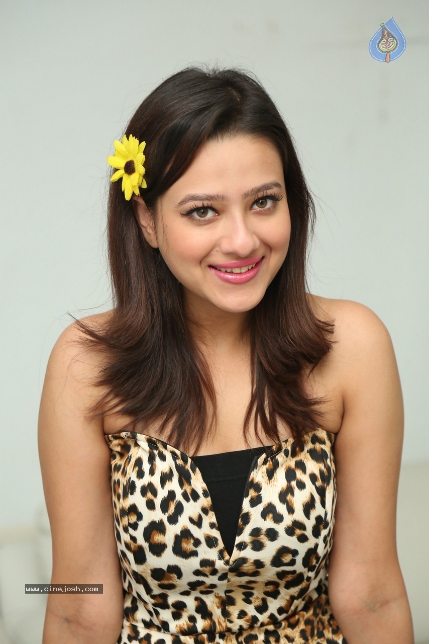 Madalasa Sharma Latest Gallery - 13 / 90 photos