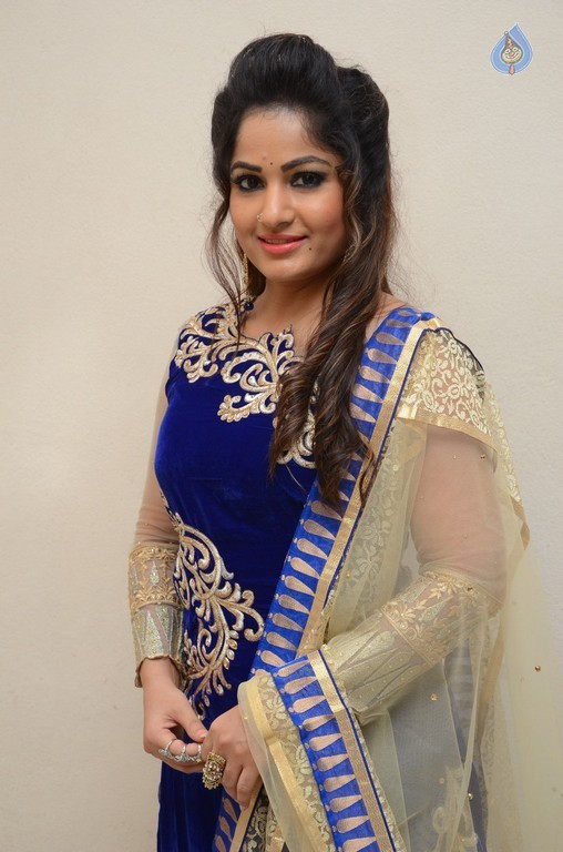 Madhavi Latha New Stills - 9 / 15 photos