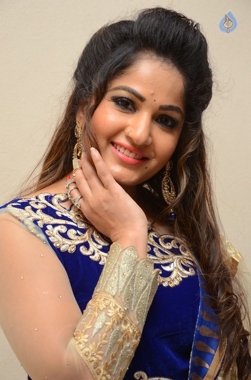 Madhavi Latha New Stills - 10 / 15 photos