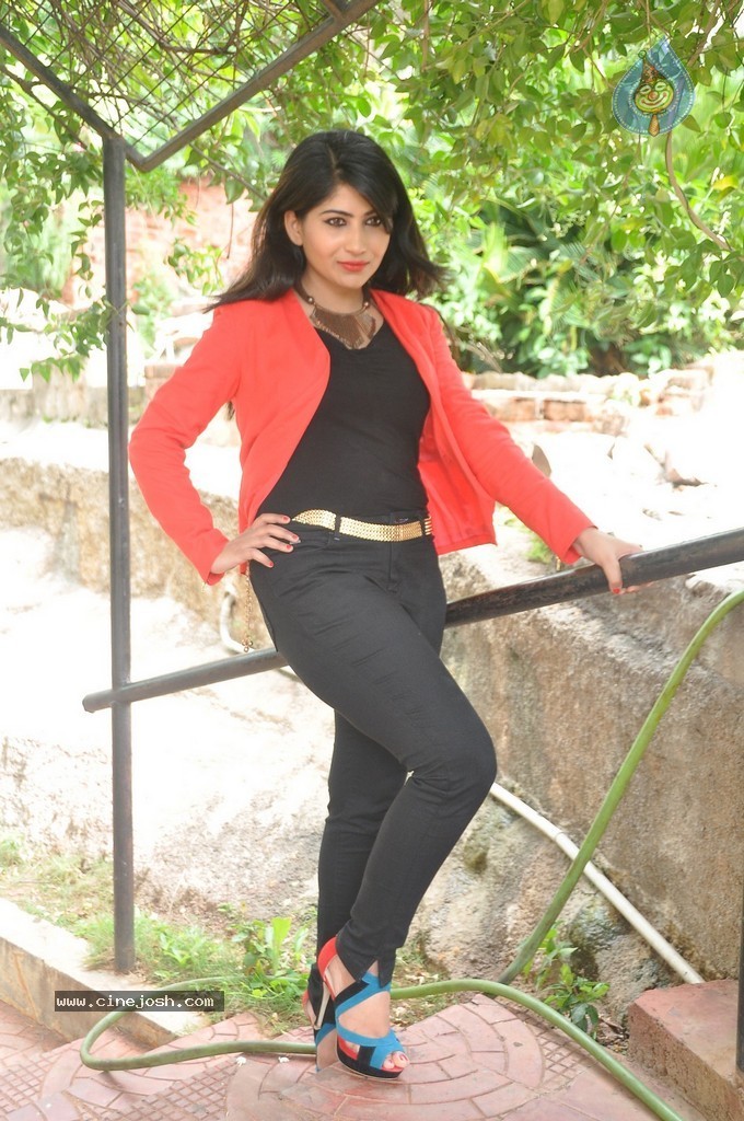 Madhulagna Das New Pics - 3 / 96 photos