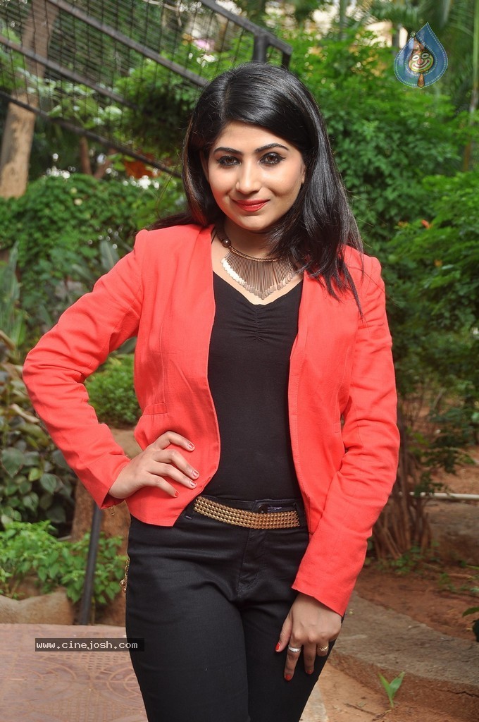 Madhulagna Das New Pics - 16 / 96 photos