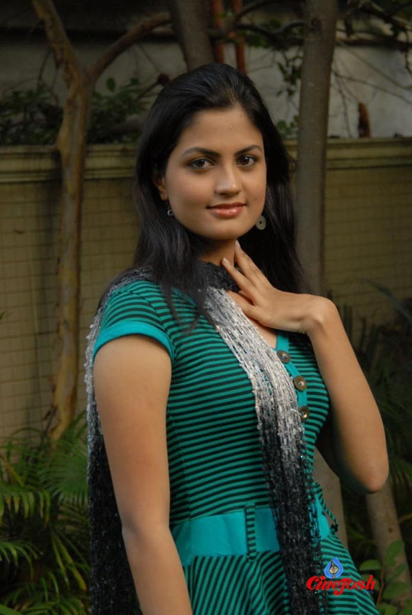 Madhulika Stills - 14 / 34 photos