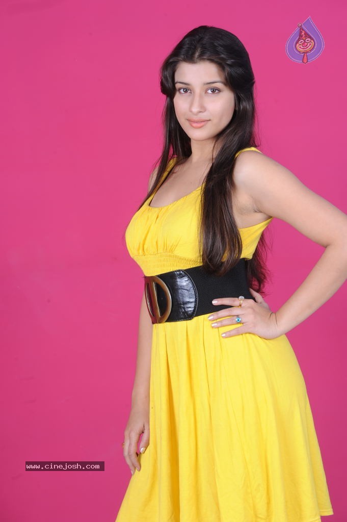 Madhurima Photos - 4 / 102 photos