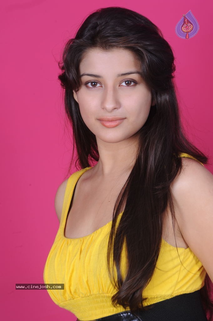 Madhurima Photos - 9 / 102 photos